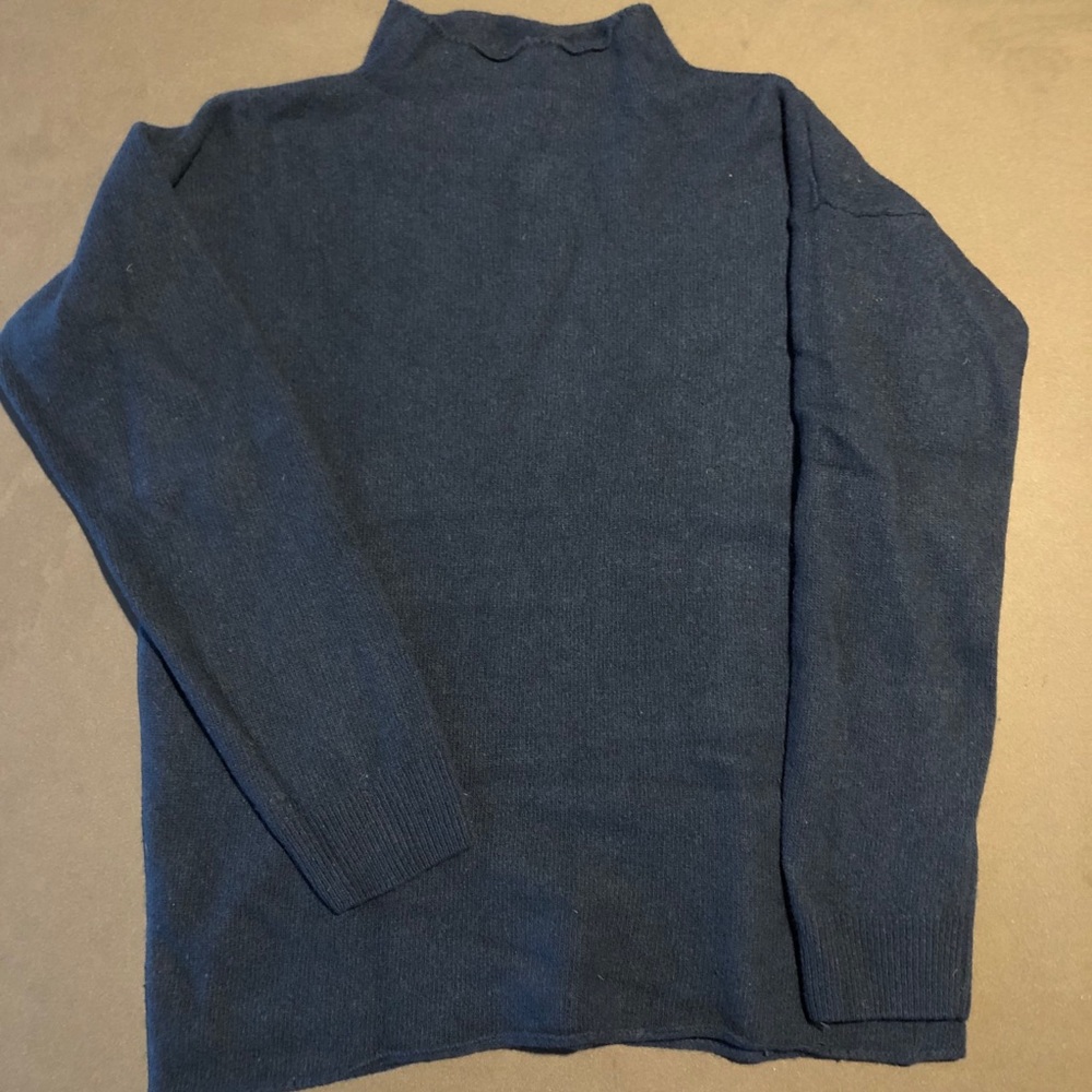 100% Wool dark Blue sweater size M
